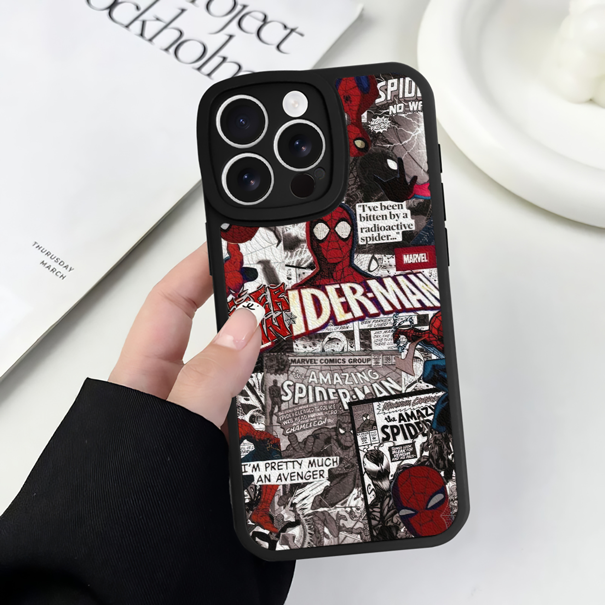 Spider Man スパイダーマン 【iPhone 16シリーズ対応】シリコンスマホケース（レザー調） 材質：シリコン
